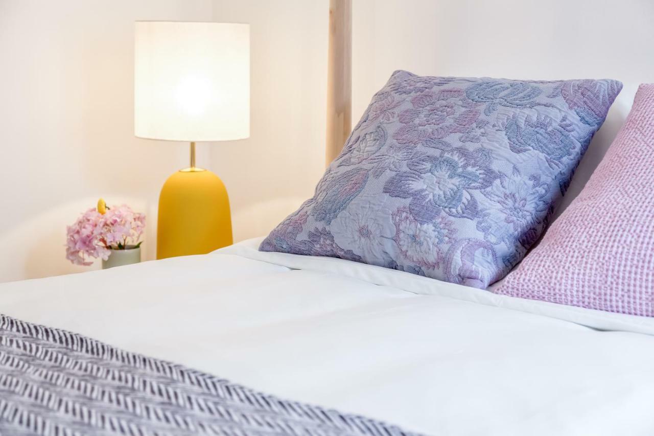Alfama, Bright And Spacious With Private Terrace, By Timecooler Lisbona