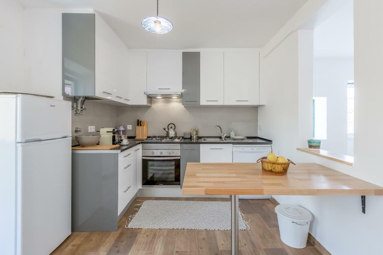 Appartamento Alfama, Bright And Spacious With Private Terrace, By Timecooler Lisbona